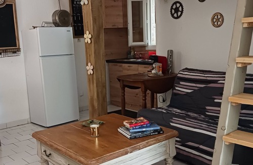 Brignoles Apartment | Studio 25m2 Entouré de Vignes Avec Piscine Privatisée