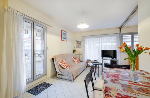 Roquebrune-Cap-Martin Apartment | Studio Apartment 'Riviera Beach Anemone' with Mountain View, Wi-Fi and Air Conditioning