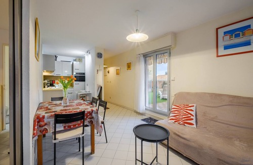 Roquebrune-Cap-Martin Apartment | Studio Apartment 'Riviera Beach Anemone' with Mountain View, Wi-Fi and Air Conditioning