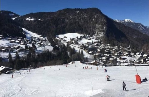 Saint-Lary-Soulan Apartment | Studio Apartment "Pieds Des Pistes" with Wi-Fi