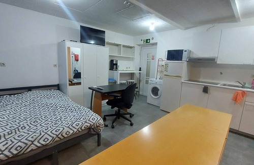 Audun-le-Tiche Apartment | Studio apartment with a kitchen and bathroom