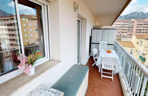 Menton Apartment | Studio au dernier étage avec terrasse, parking privé, clim, et wifi - centre ville et plage à proximité - FR-1-196-234