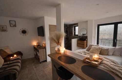 La Celle-sous-Gouzon House | Studio avec spa vue Moselle