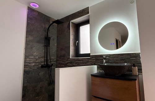 La Celle-sous-Gouzon House | Studio avec spa vue Moselle