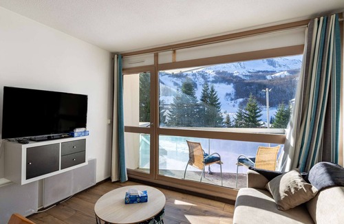 Eaux-Bonnes Apartment | Studio cabin for 6 near slopes with balcony and ski locker