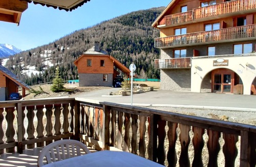 Pra Loup Apartment | Studio cabin with balcony and parking in Pra Loup 1500