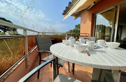 Cavalaire-sur-Mer Apartment | Studio Cabine à Cavalaire-sur-Mer, 4 Couchages, Parking - FR-1-226B-167