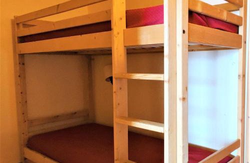 Pra Loup Apartment | Studio cabine à Pra Loup 1500 avec balcon et parking intérieur, 6 personnes - FR-1-504-135