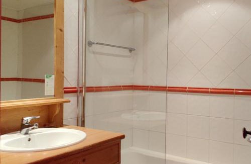 Pra Loup Apartment | Studio cabine à Pra Loup 1500 avec balcon et parking intérieur, 6 personnes - FR-1-504-135