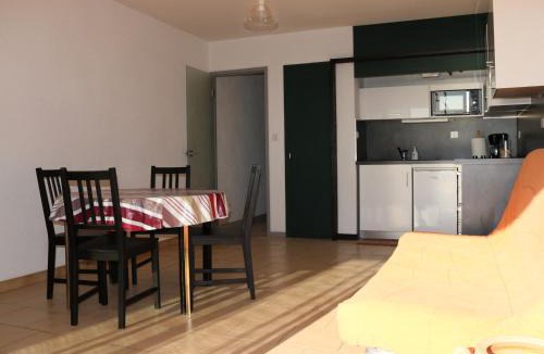 Biscarrosse Plage Apartment | Studio cabine 4 pers. à Biscarrosse Plage, face océan, ménage inclu - FR-1-319-218