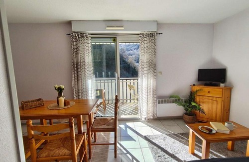 Luz-Saint-Sauveur Apartment | Studio cabine 4 pers, balcon sud, parking, prox centre Luz-St-Sauveur, proche ski et thermes - FR-1-402-72
