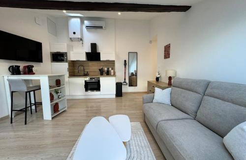 Poincare - Foch - Anatole France - Croix de Bourgogne Apartment | Studio centre ville proche gare TVG