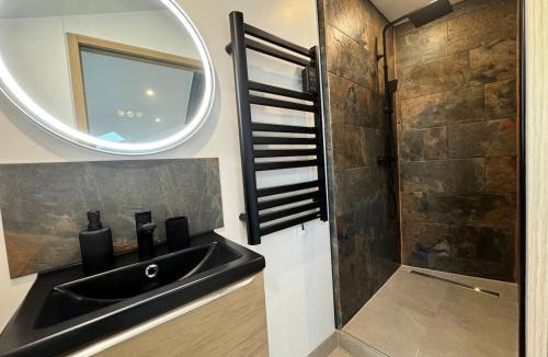 Poincare - Foch - Anatole France - Croix de Bourgogne Apartment | Studio centre ville proche gare TVG