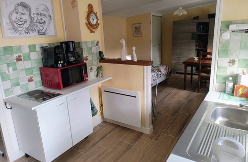 Saint-Dizier Apartment | Studio "Chez Fred et Angela" with Shared Garden and Wi-Fi
