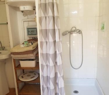 Le Beausset Apartment | studio complet calme absolu
