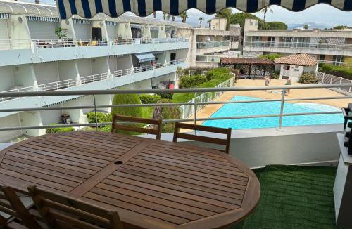 Villeneuve Loubet Beach Apartment | Studio confortable avec piscine à 2 min de la mer