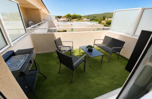 Brignoles Apartment | Studio cosy climatisé avec piscine parking Centre de Brignoles