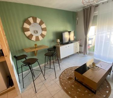 Brignoles Apartment | Studio cosy climatisé avec piscine parking Centre de Brignoles