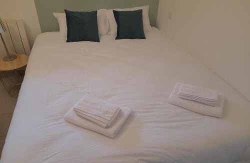 Chalons-en-Champagne Apartment | Studio Cosy 15 m2 au fond du jardin