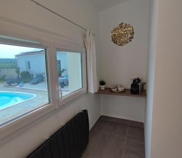 Saint-Bonnet-du-Gard Bed & Breakfast | Studio cuisine extérieure