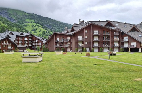 Les Contamines-Montjoie Apartment | Studio at the foot of the lifts/wifi/smart TV/parking
