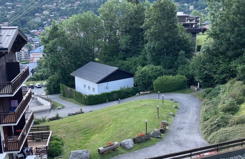 Saint-Gervais-les-Bains Apartment | Studio with balcony 5 minutes from the center and shops. Pets welcome