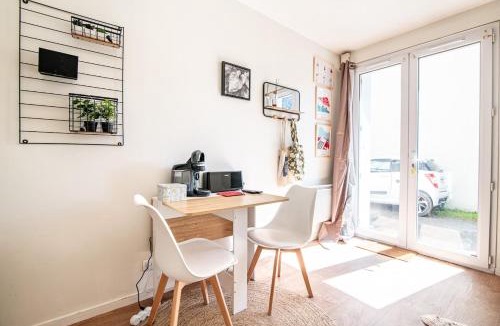Cholet Apartment | Studio Les Cèdres, central et chaleureux !