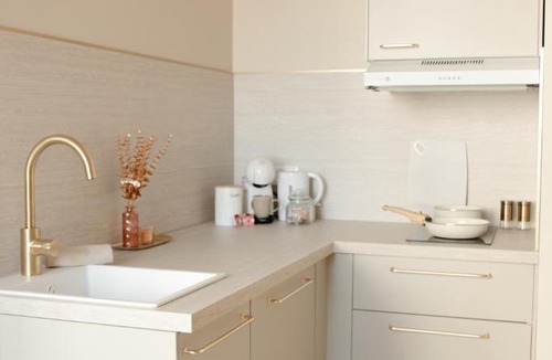 Homecourt Apartment | Studio meublé Le Refuge doré avec Netflix