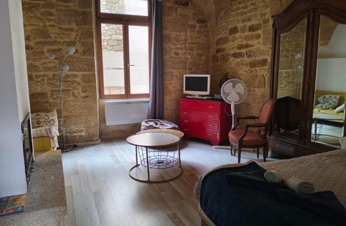 Remoulins Apartment | Studio Proche Pont du Gard