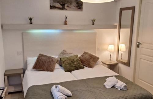 Remoulins Apartment | Studio Residence du Pont du Gard