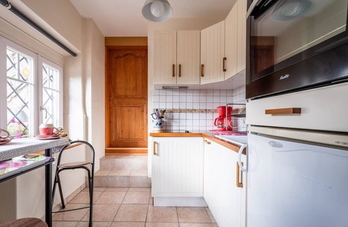 Barr Apartment | Studio 'Roteluft - Pablo' with Terrace and Wi-Fi