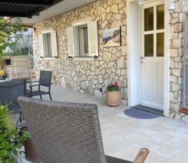 Menton Apartment | Studio Villa la Cigale avec grande Terrasse