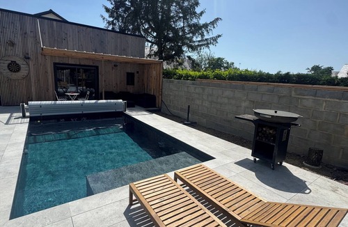 Cantenay-Epinard Apartment | Studio with a private pool