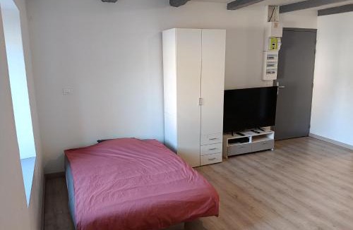 Neuilly-l'Eveque Apartment | Studios à la Campagne
