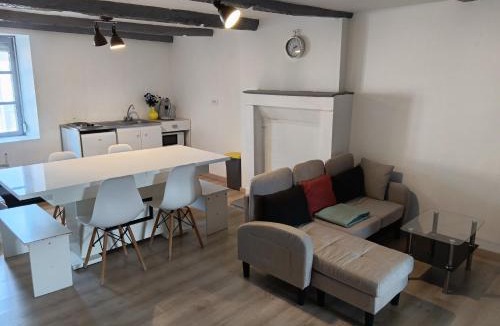 Neuilly-l'Eveque Apartment | Studios à la Campagne