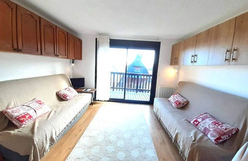 Saint-Lary-Soulan Apartment | Stunning Chalet for 4 in Saint-Lary-Soulan with Balcony, Near Ski Lifts & Free Shuttle