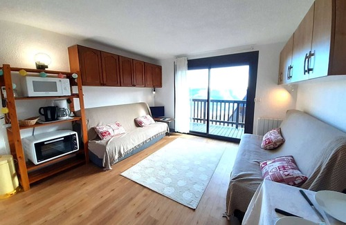 Saint-Lary-Soulan Apartment | Stunning Chalet for 4 in Saint-Lary-Soulan with Balcony, Near Ski Lifts & Free Shuttle