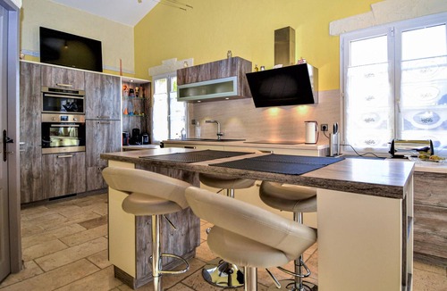 Jonquieres-Saint-Vincent House | Stunning home in Jonquière saint Vincen
