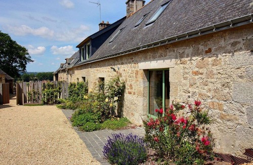 Neulliac House | Stunning Holiday Cottage in Neulliac
