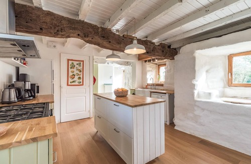 Ploumilliau House | Stunning home in Ploumillau with WiFi