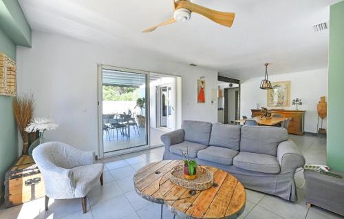 Remoulins House | Stunning Home In Remoulins