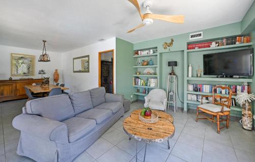 Remoulins House | Stunning Home In Remoulins