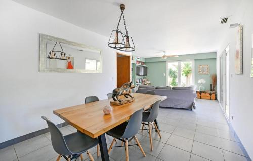 Remoulins House | Stunning Home In Remoulins