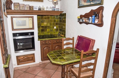 Saumane-de-Vaucluse Villa | Stunning private villa for 7 guests with WIFI, private pool, TV and terrace