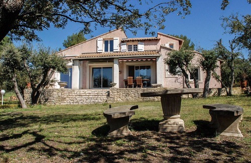 Saumane-de-Vaucluse Villa | Stunning private villa for 7 guests with WIFI, private pool, TV and terrace