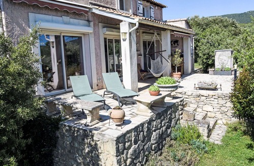 Saumane-de-Vaucluse Villa | Stunning private villa for 7 guests with WIFI, private pool, TV and terrace
