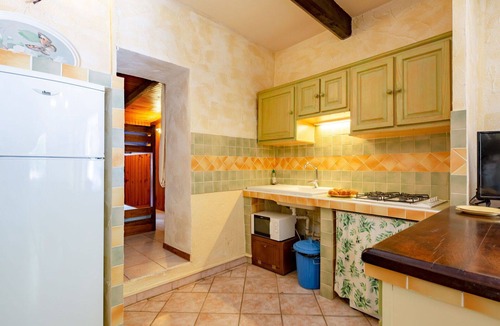 Regusse House | Stunning private villa for 6 people with private pool, TV, patio and pets allowed