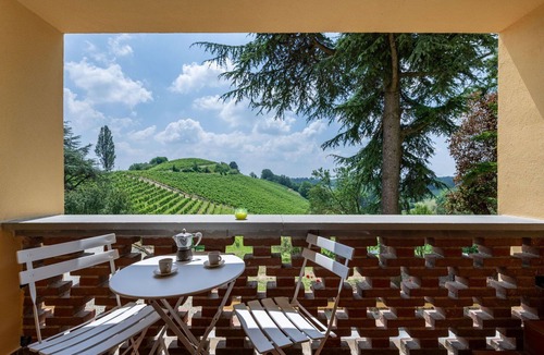 Castel Rocchero House | Stunning private villa for 6 people with WIFI, TV and patio