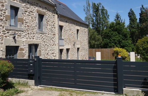 La Richardais House | Stunning private villa for 4 guests with WIFI, TV, terrace and parking