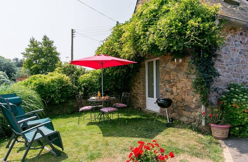Saint-Jean-du-Doigt Villa | Stunning private villa for 2 people with WIFI, TV, patio and pets allowed